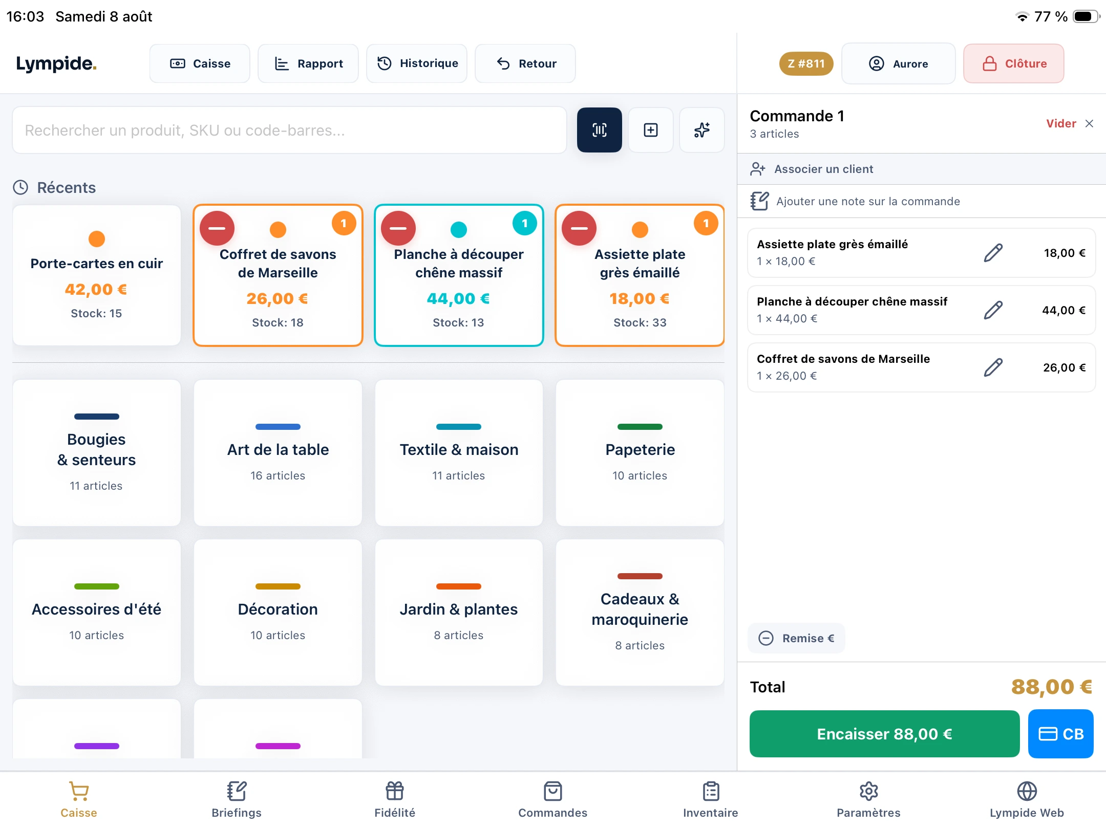L'écran de caisse Lympide sur iPad : recherche produit, catégories, commande en cours et bouton d'encaissement.